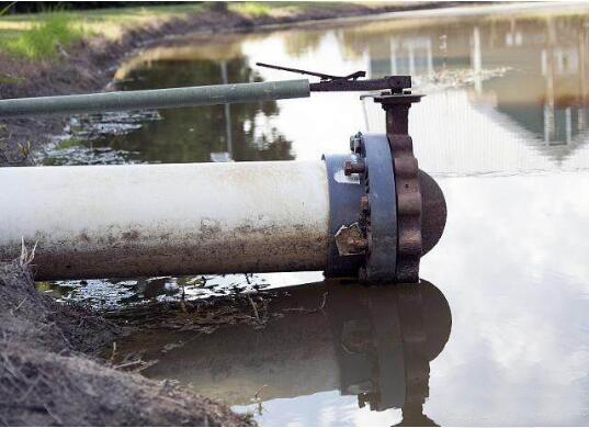 采用耐腐蝕凸輪91视频成人网站抽吸含油廢水 采用耐腐蝕凸輪91视频成人网站抽吸含油廢水